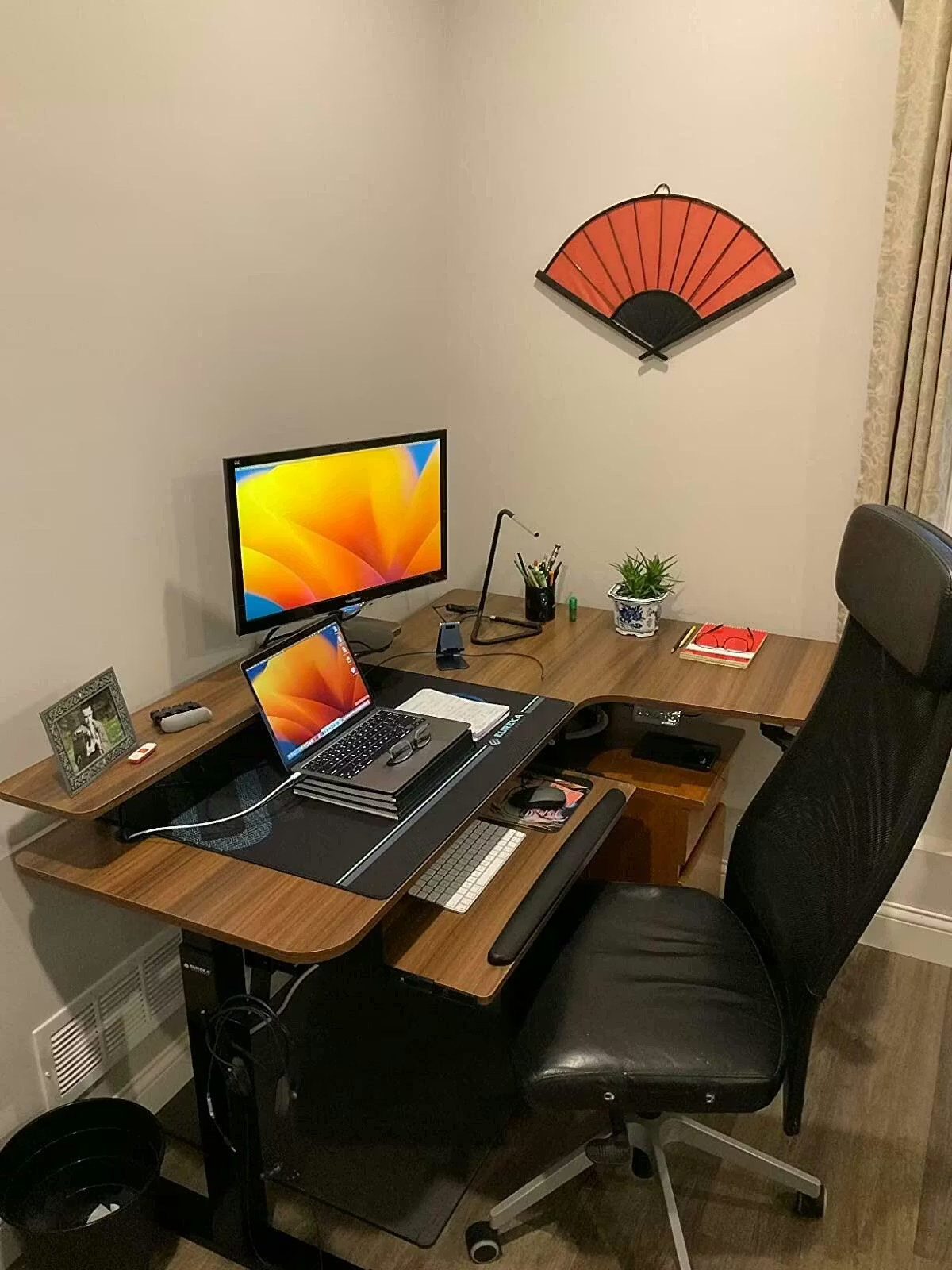 Eureka Ergonomic Business