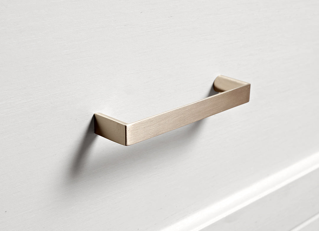 Ark Es 29 White File Cabinet Detail - Brushed Gold Handle On Drawer.
