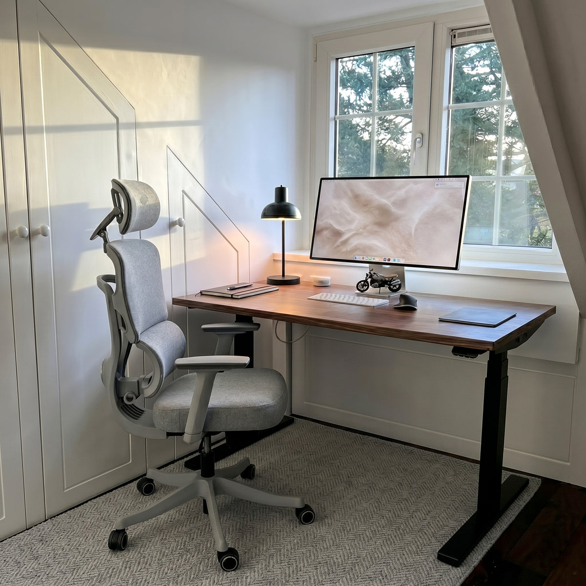 Eureka Ergonomic Business