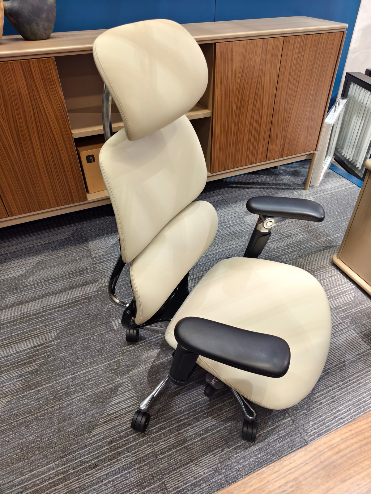 Eureka Ergonomic Business