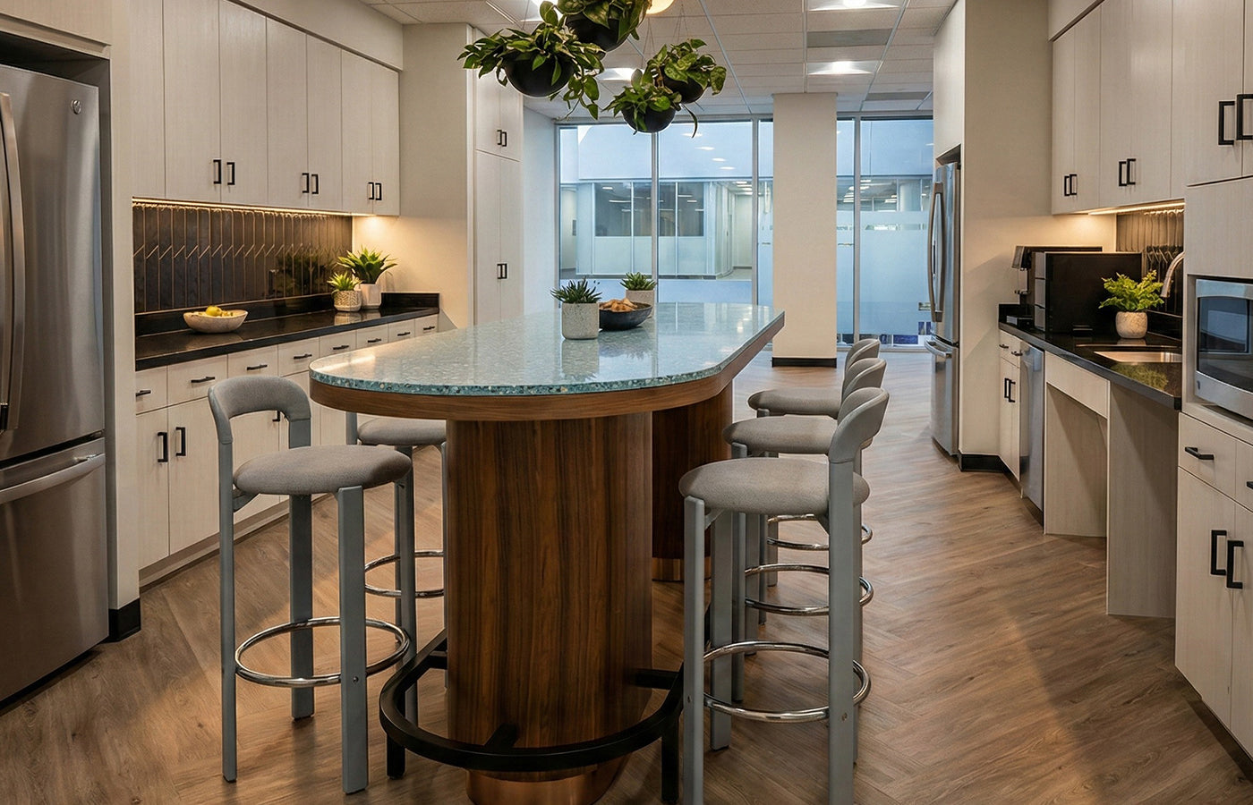 <strong>Open Lounge & Break Room</strong>