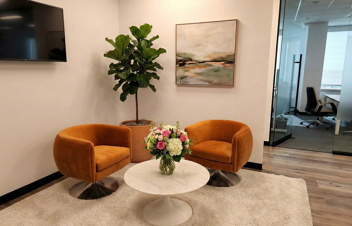<strong>Open Lounge & Break Room</strong>