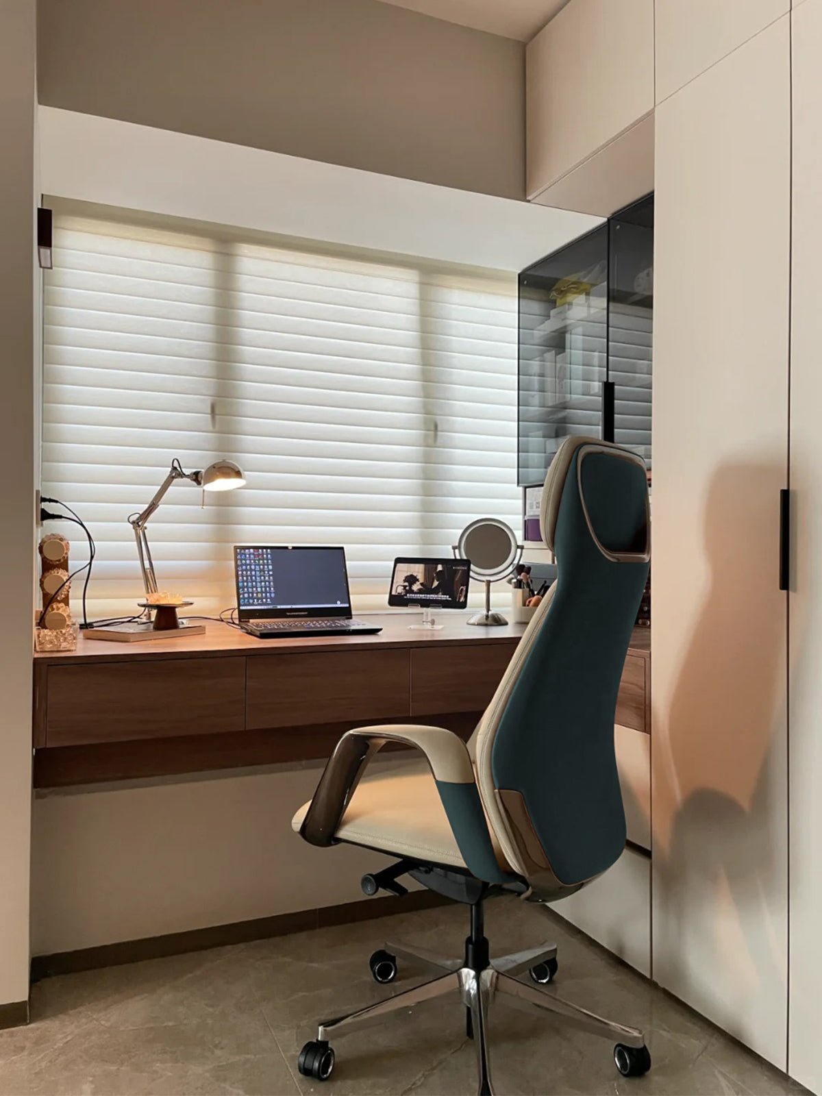 Eureka Ergonomic Business
